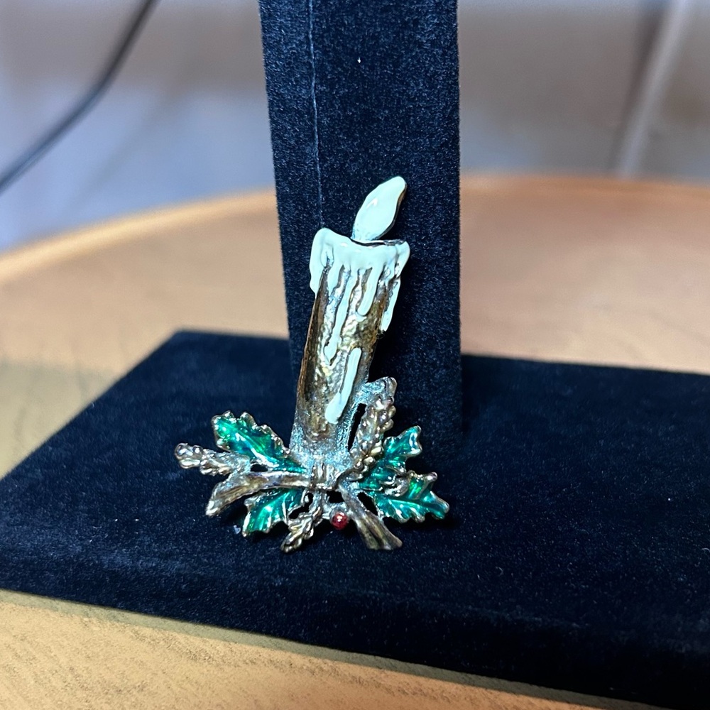 Gold tone Christmas candle brooch green leaves red berries costume jewelry‎